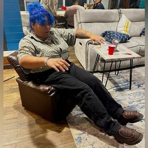 Meet your Posher, Lenore